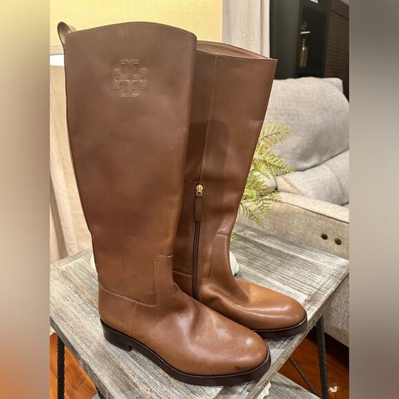 Tory Burch LOGO-EMBOSSED TALL LEATHER BOOTS - Picture 3 of 14